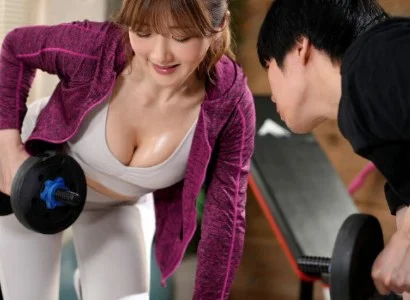 Nữ PT gợi cảm cùng chàng trai số hưởng cưỡi nhau như thể không ai biết