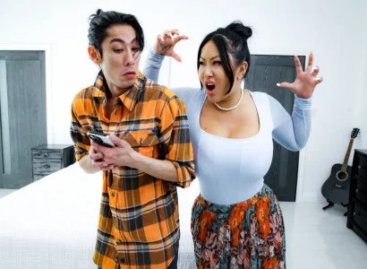 Cậu con trai đem lại cho mẹ kế xăm trổ hàng múp đỉnh khoái