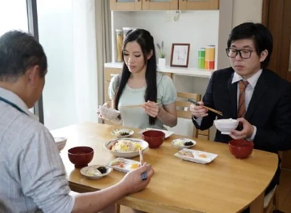 Nứng quá, con dâu banh vùng kín cho bố chồng quan hệ